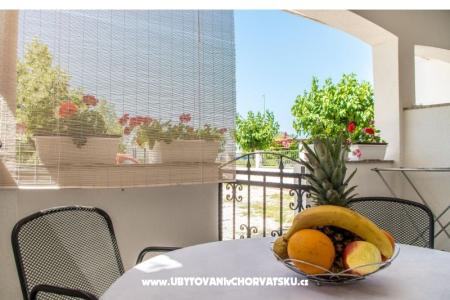 Sea Breeze apartments Tučepi Hrvaška