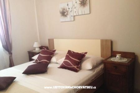 Apartmaji Stone Hiša foto 4