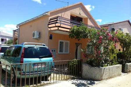 Apartmaji Cestar otok Vir Hrvaška