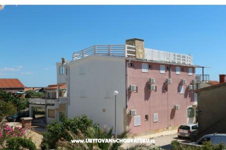 Apartmaji Marija i Josip otok Vir Hrvaška