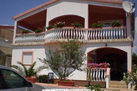 Apartmaji Kantoci otok Vir Hrvaška