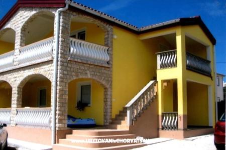 Apartmaji Slavko otok Vir Hrvaška
