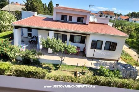 Apartmaji Budija / Lavanda otok Vir Hrvaška