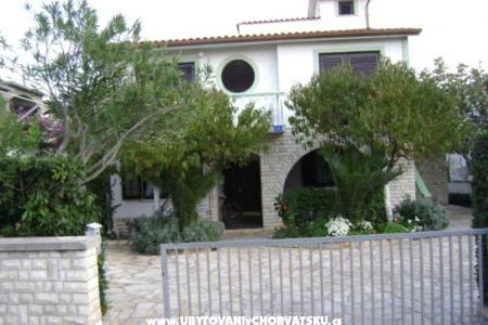 Apartmaji Kuduz otok Vir Hrvaška