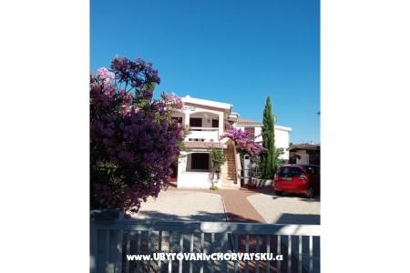 Apartmaji Galunić otok Vir Hrvaška