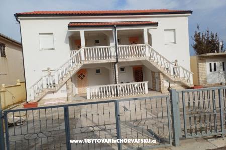 Apartmaji Debeljak otok Vir Hrvaška