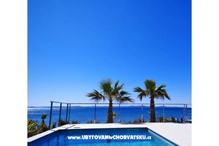 Dinary – otok Vir Hrvaška