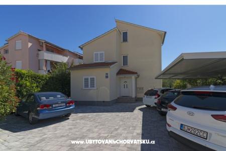 Apartma Ana  Vodice Hrvaška