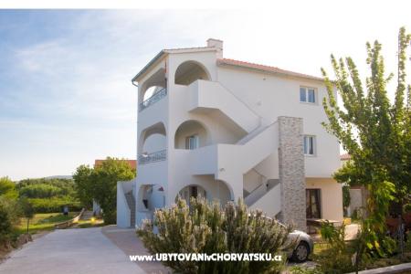 Apartmaji Biluš Vodice Hrvaška