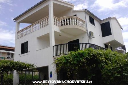 Apartmaji Grulović Vodice Hrvaška