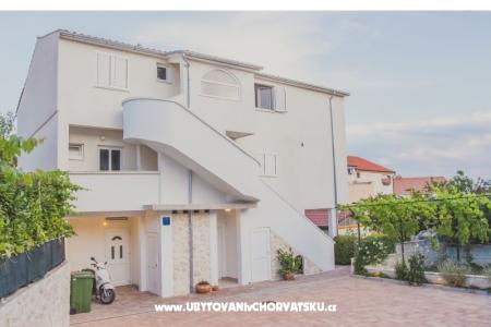Apartmaji Ines Vodice Hrvaška