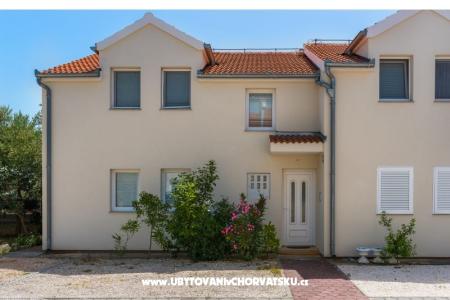 Apartmaji Karla, Mara, Ana, Ivan   Vodice Hrvaška