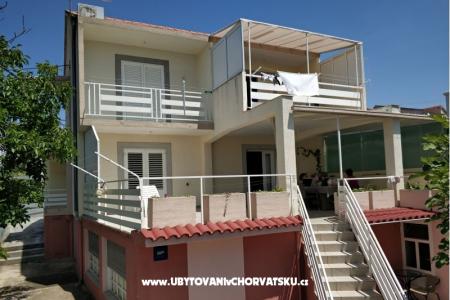 Apartmaji Milan Vodice Hrvaška