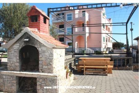 Apartmaji Petar - Hiša foto 2