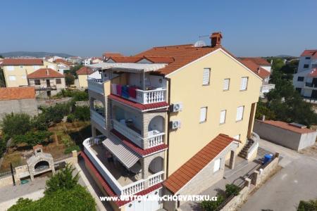 Apartmaji Zeko Vodice Hrvaška