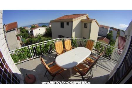 Apartmaji Milka-Jure Srima-Vodice foto 4