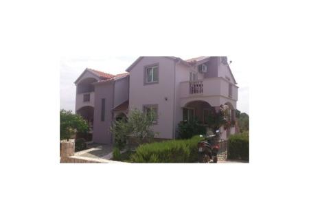 Apartmaji with swimming pool-Crno foto 2