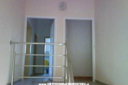 Apartmaji with swimming pool-Crno foto 3