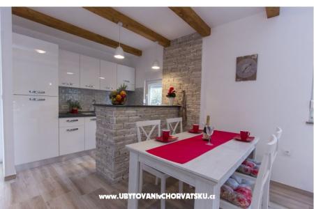 Apartmaji Nella foto 2