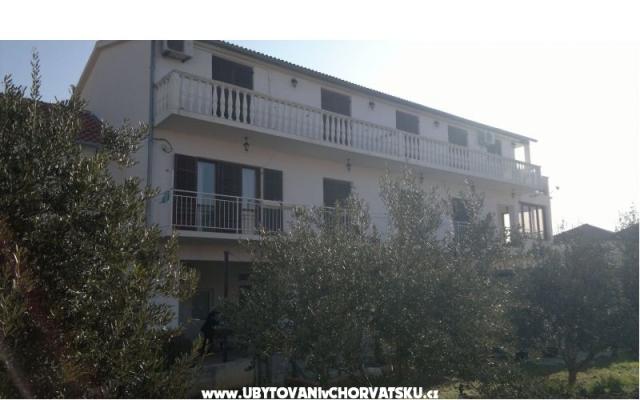 Apartmaji Drago - apartmaji Betina Hrvaška