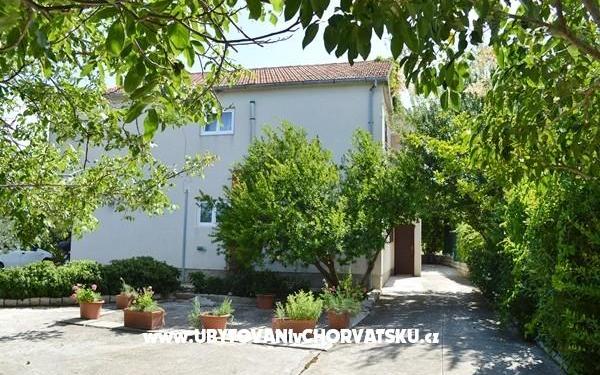 Apartmaji Cvita - apartmaji Betina Hrvaška