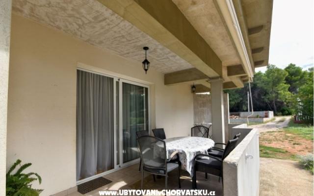 Počitniški dom Paula - apartmaji Bibinje Hrvaška