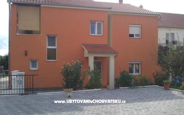 Bosana apartments - apartmaji Biograd Hrvaška