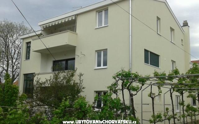 Apartmaji Jurov - apartmaji Biograd Hrvaška