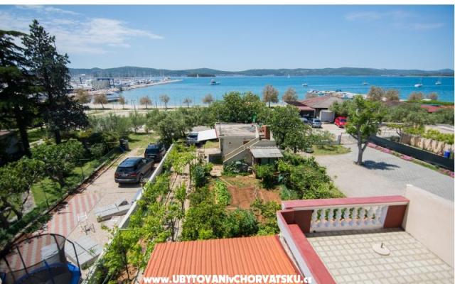 Apartma Anastazija i sobe RoLo uz  - apartmaji Biograd Hrvaška
