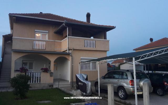 D-T  - apartmaji Biograd Hrvaška