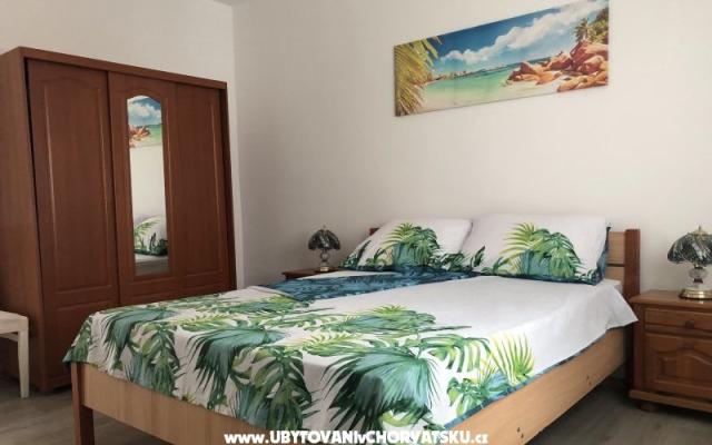 Sandralia 4+1 - apartmaji Biograd Hrvaška