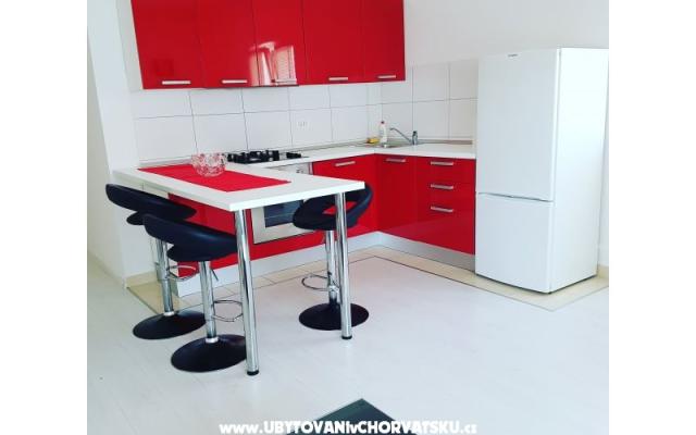 Apartma OZANA - apartmaji Blace Hrvaška