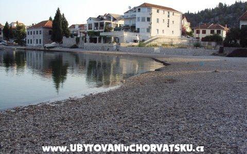Apartmaji Medar - apartmaji Blace Hrvaška