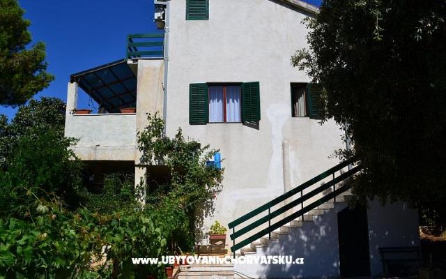 Apartmaji Čavala Brač - apartmaji otok Brač Hrvaška
