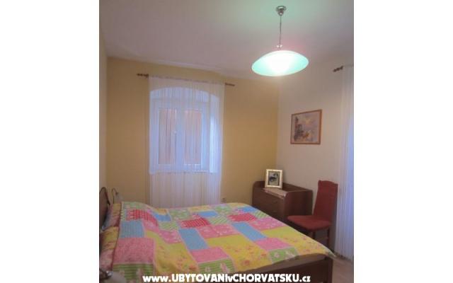 Apartmaji Leona - apartmaji otok Brač Hrvaška