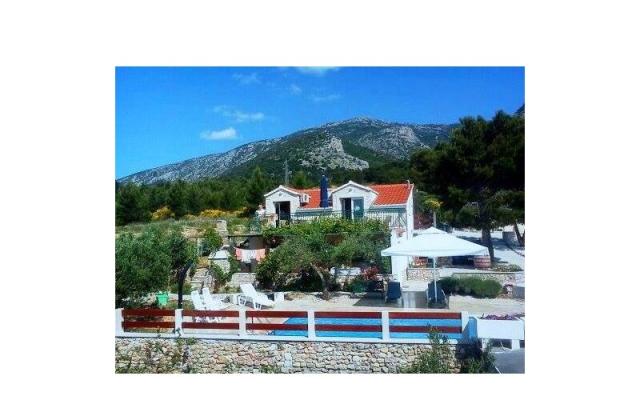 Počitniški dom Ratac**** - apartmaji otok Brač Hrvaška