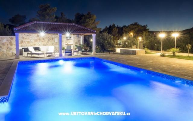 Luxury Apartmaji z bazenom - apartmaji otok Brač Hrvaška
