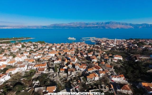 Supetar, Island Brač - apartmaji otok Brač Hrvaška