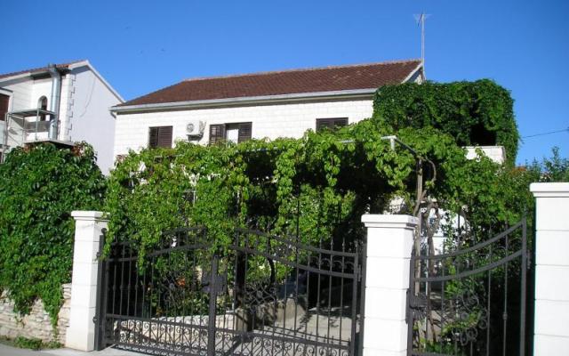 Vila Blanka Sutivan - apartmaji otok Brač Hrvaška