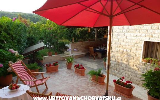 Villa Fortuna - apartmaji otok Brač Hrvaška