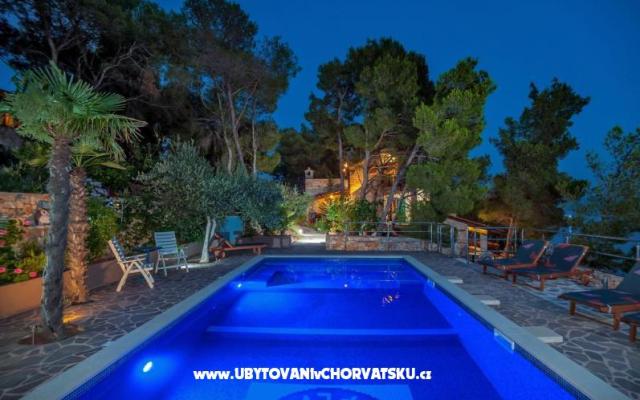Villa Mamako - apartmaji otok Brač Hrvaška