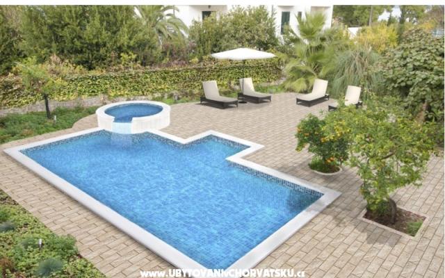 Villa ReniPOL  - apartmaji otok Brač Hrvaška