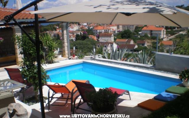 Villa Yannie - apartmaji otok Brač Hrvaška