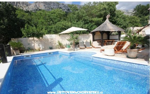 Stone Brela- swimming pool, grill - apartmaji Brela Hrvaška