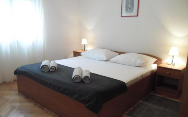 Počitniški dom Antonela - apartmaji Dugi Rat Hrvaška