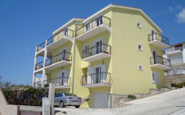 Vila Lucija - apartmaji Dugi Rat Hrvaška