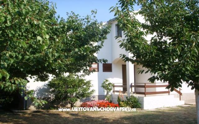 Počitniški dom - Apartma Milka - apartmaji Sv. Filip i Jakov Hrvaška