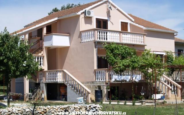 Apartmaji Santini - apartmaji Sv. Filip i Jakov Hrvaška