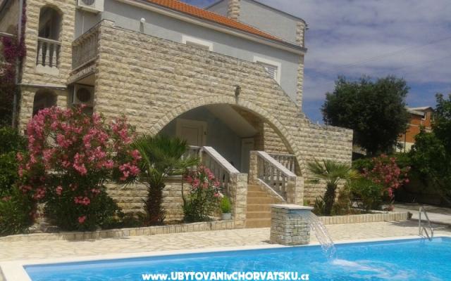 Dva labuda - apartmaji Sv. Filip i Jakov Hrvaška