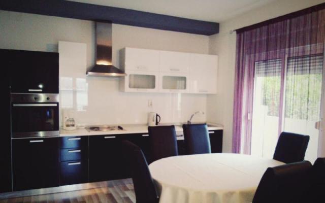 Apartmaji Pećar - apartmaji Gradac – Podaca Hrvaška
